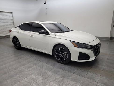 Used 2024 Nissan Altima 2.5 SR w/ SR Premium Package FWD image 11