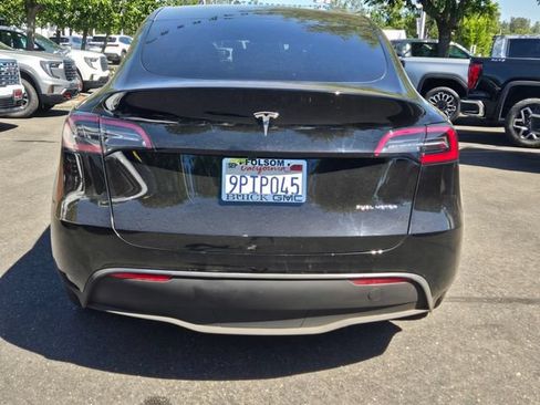 Used 2024 Tesla Model Y Long Range AWD/4WD image 5