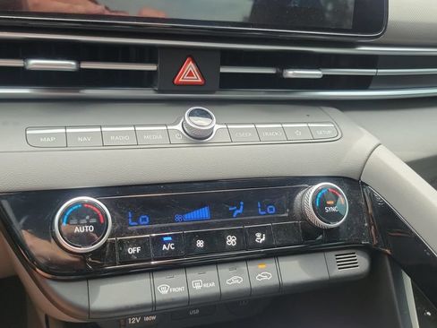 Used 2025 Hyundai Elantra SEL FWD image 17