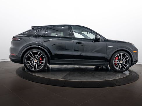 Certified 2025 Porsche Cayenne S AWD/4WD image 8