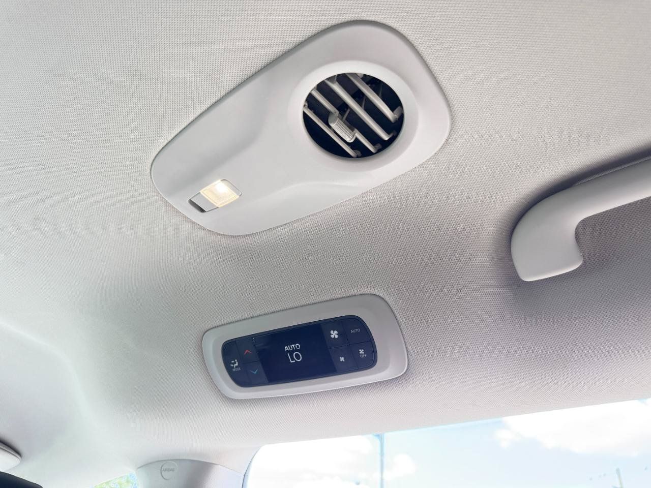Used 2024 Chrysler Pacifica Limited FWD image 49