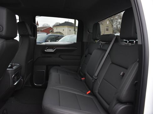 New 2026 GMC Sierra 1500 SLT w/ SLT Premium Package image 15