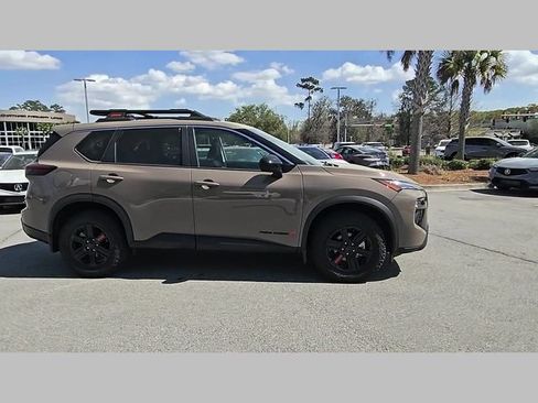 Used 2025 Nissan Rogue SV AWD/4WD image 28