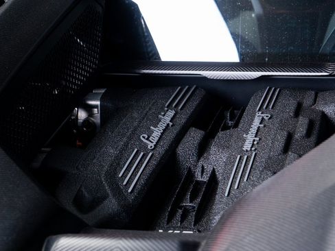 Used 2024 Lamborghini Revuelto image 31