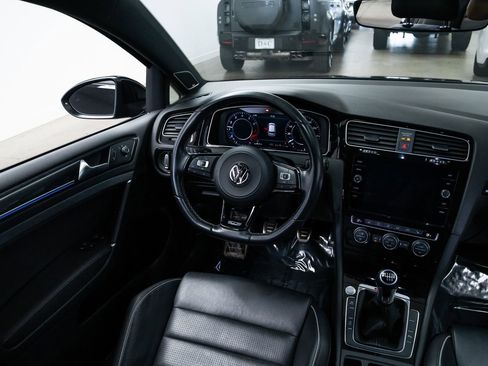 Used 2019 Volkswagen Golf R 4-Door image 9