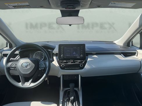 Used 2022 Toyota Corolla Cross L image 11