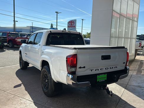 Used 2022 Toyota Tacoma SR5 w/ Black Out Package (TMS) AWD/4WD image 4