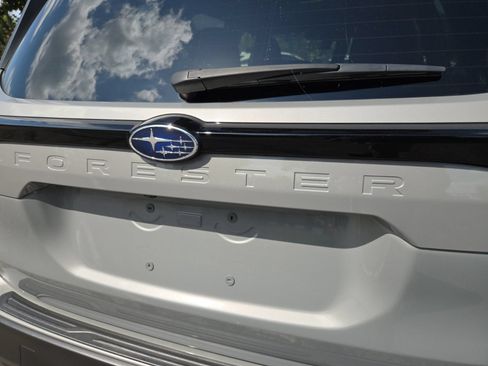 Certified 2025 Subaru Forester Premium AWD/4WD image 10