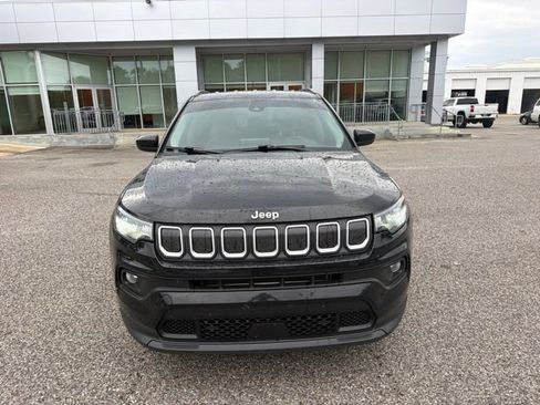 Used 2022 Jeep Compass Latitude w/ Convenience Group FWD image 2