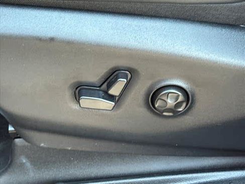 Used 2026 Chrysler Pacifica Select FWD image 20