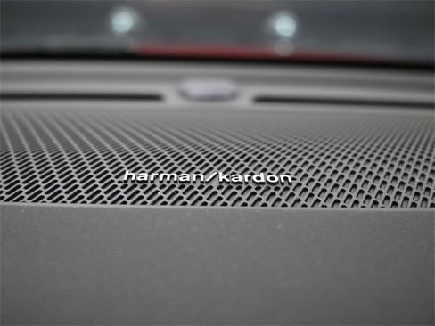 Used 2023 Volvo XC40 B5 Plus w/ Protection Package Premier image 28