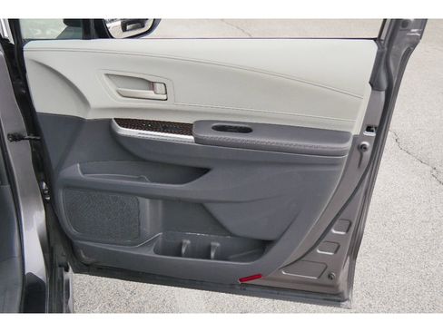 Used 2023 Toyota Sienna LE image 15