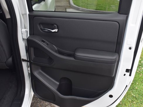 Used 2024 Nissan Frontier SV w/ SV Convenience Package RWD image 50