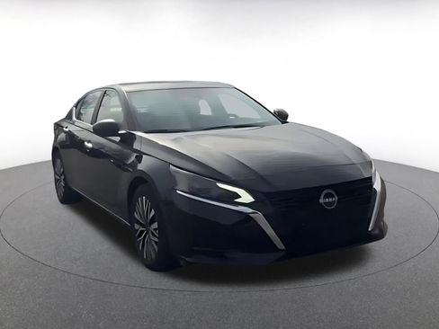 Used 2025 Nissan Altima 2.5 SV image 3