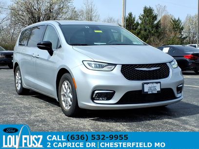 Used 2024 Chrysler Pacifica Touring-L