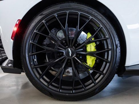 Used 2023 Aston Martin V8 Vantage Coupe RWD image 47