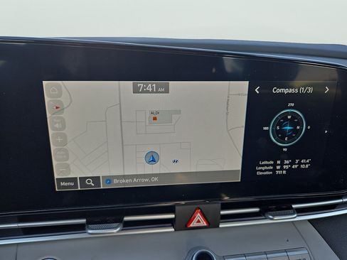 Certified 2025 Hyundai Elantra Limited FWD image 24