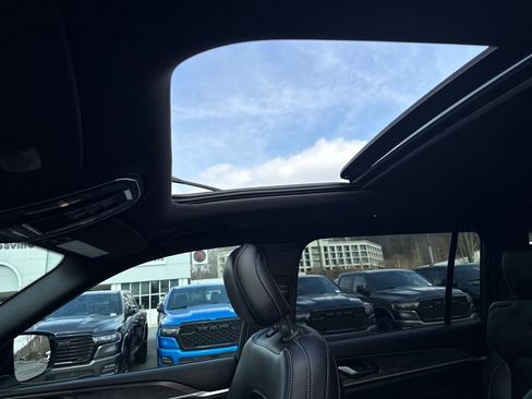 Used 2024 Jeep Grand Cherokee L Limited w/ Black Appearance Package image 25