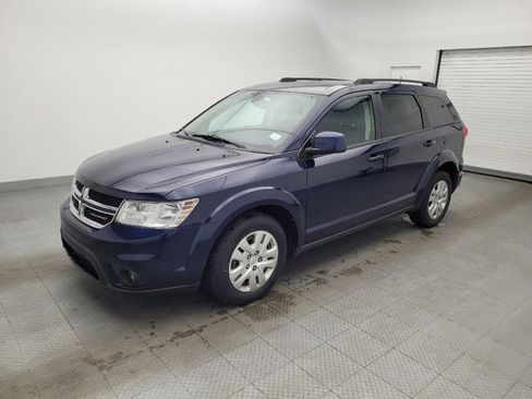 Used 2019 Dodge Journey SE image 2