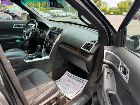 Used 2015 Ford Explorer Limited w/ Equipment Group 302A AWD/4WD image 17
