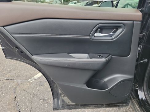 Used 2023 Nissan Rogue SL image 16