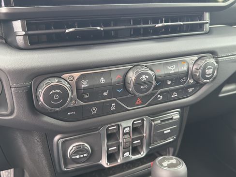 New 2026 Jeep Wrangler Unlimited Sahara AWD/4WD image 35
