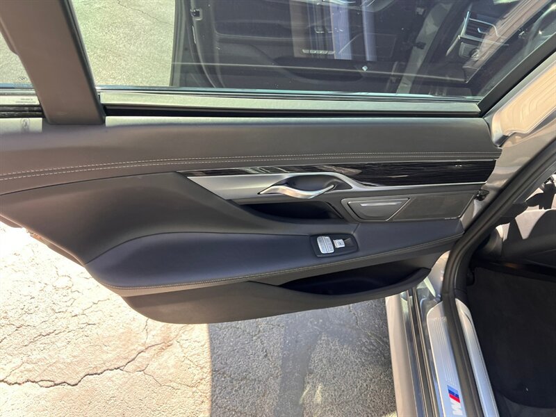 Used 2016 BMW 750i xDrive AWD/4WD image 21