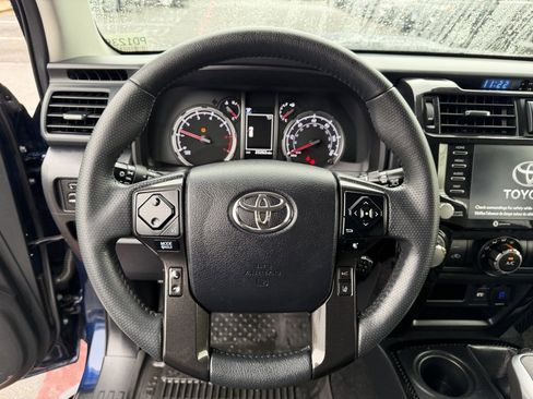 Used 2022 Toyota 4Runner TRD Off-Road Premium image 18