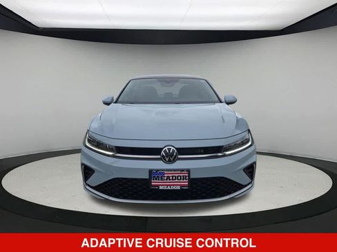 Used 2026 Volkswagen Jetta SE FWD image 9