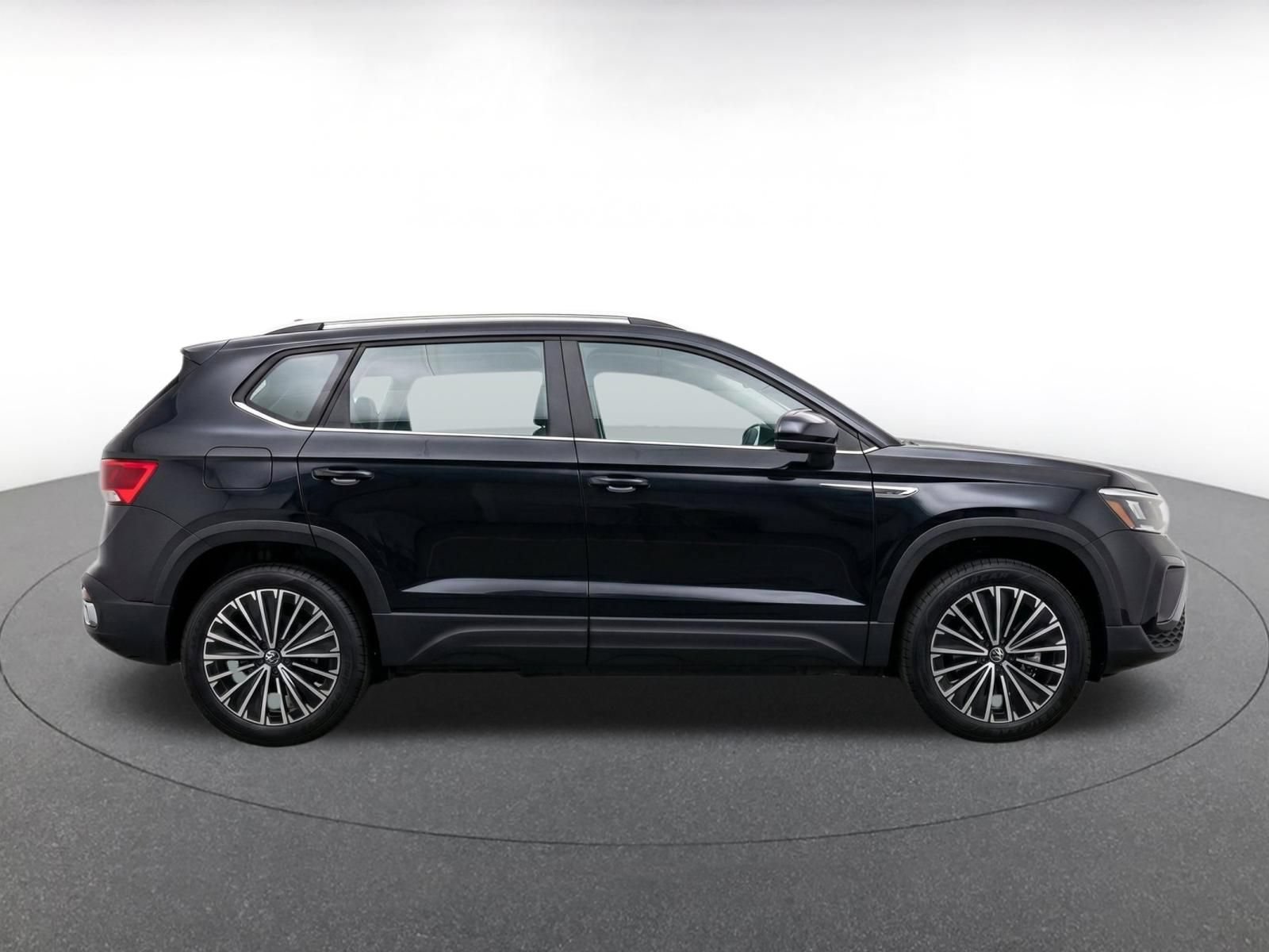 Used 2026 Volkswagen Taos SE FWD image 15