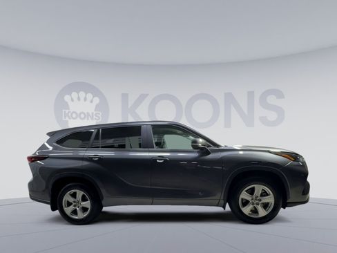 Used 2025 Toyota Highlander LE AWD/4WD image 12