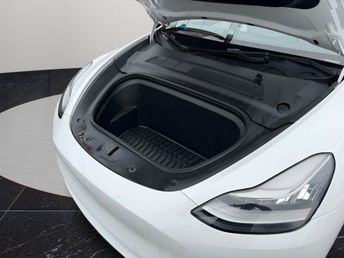 Used 2021 Tesla Model Y Long Range AWD/4WD image 25