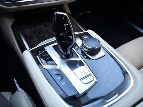 Used 2016 BMW 750i xDrive image 33