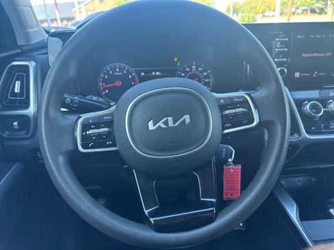 Used 2022 Kia Sorento LX AWD/4WD image 17