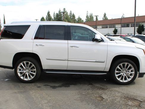 Used 2019 Cadillac Escalade Luxury image 25