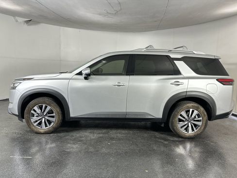 Used 2023 Nissan Pathfinder SL w/ Cargo Package FWD image 5
