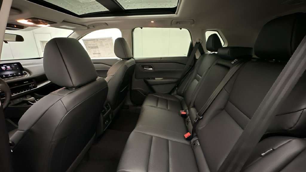 Certified 2025 Nissan Rogue SV w/ SV Premium Package AWD/4WD image 10