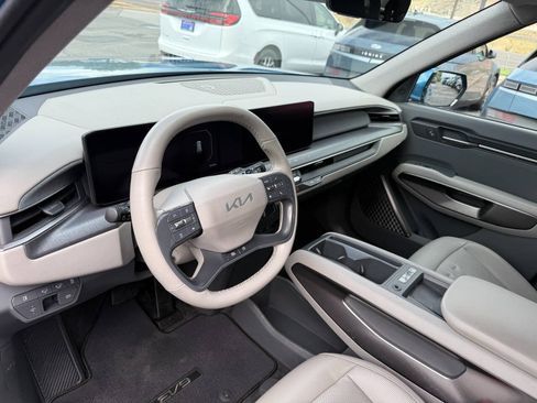 Used 2024 Kia EV9 Wind AWD/4WD image 25