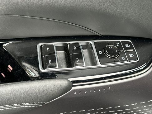 Used 2026 Cadillac Lyriq Luxury RWD image 11
