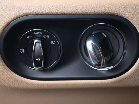 Certified 2026 Porsche Macan AWD/4WD image 25