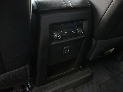 Used 2023 Chevrolet Traverse LT FWD image 20