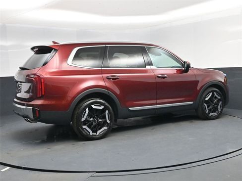 Used 2024 Kia Telluride S w/ S Sunroof Package image 4