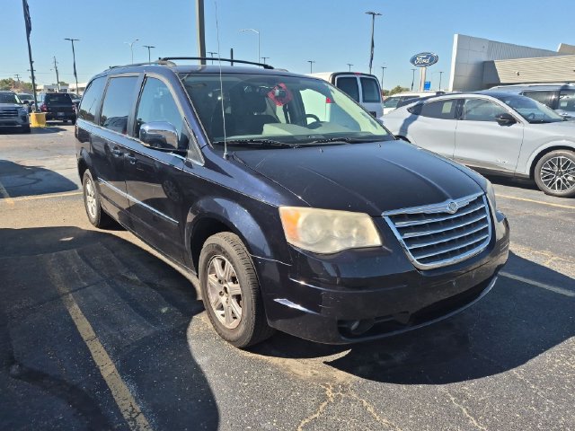 Used 2010 Chrysler Town & Country Touring w/ Safetytec Group FWD image 6