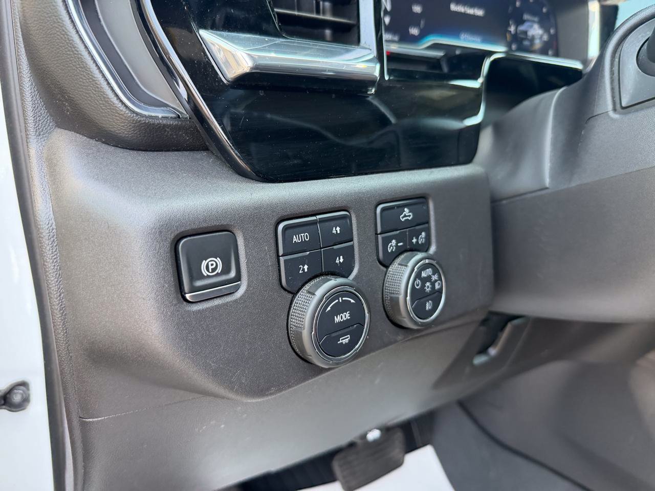 Used 2024 Chevrolet Silverado 1500 LT Trail Boss w/ Convenience Package II AWD/4WD image 12