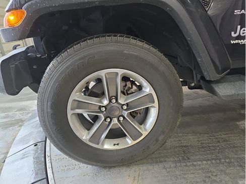 Used 2022 Jeep Wrangler Unlimited Sahara image 3