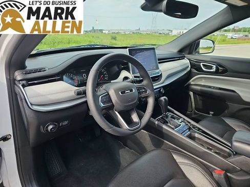 Used 2025 Jeep Compass Limited AWD/4WD image 10