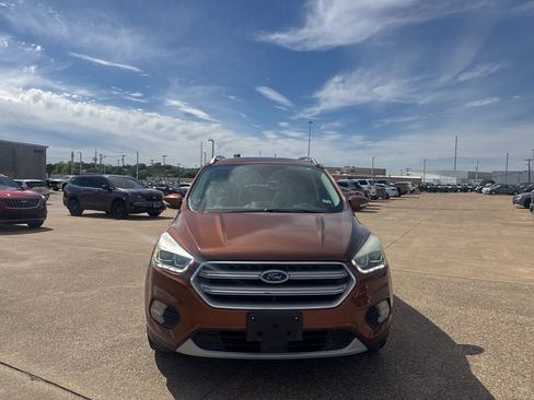 Used 2017 Ford Escape Titanium image 4