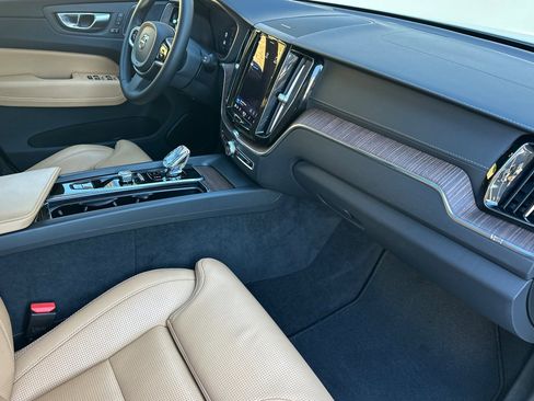 Certified 2023 Volvo XC60 B5 Ultimate w/ Climate Package image 19