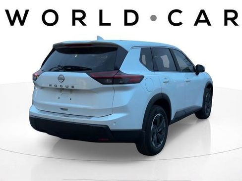 Certified 2025 Nissan Rogue SV image 7