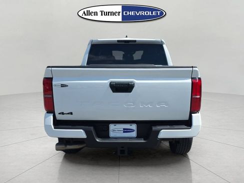 Used 2025 Toyota Tacoma TRD Sport AWD/4WD image 5